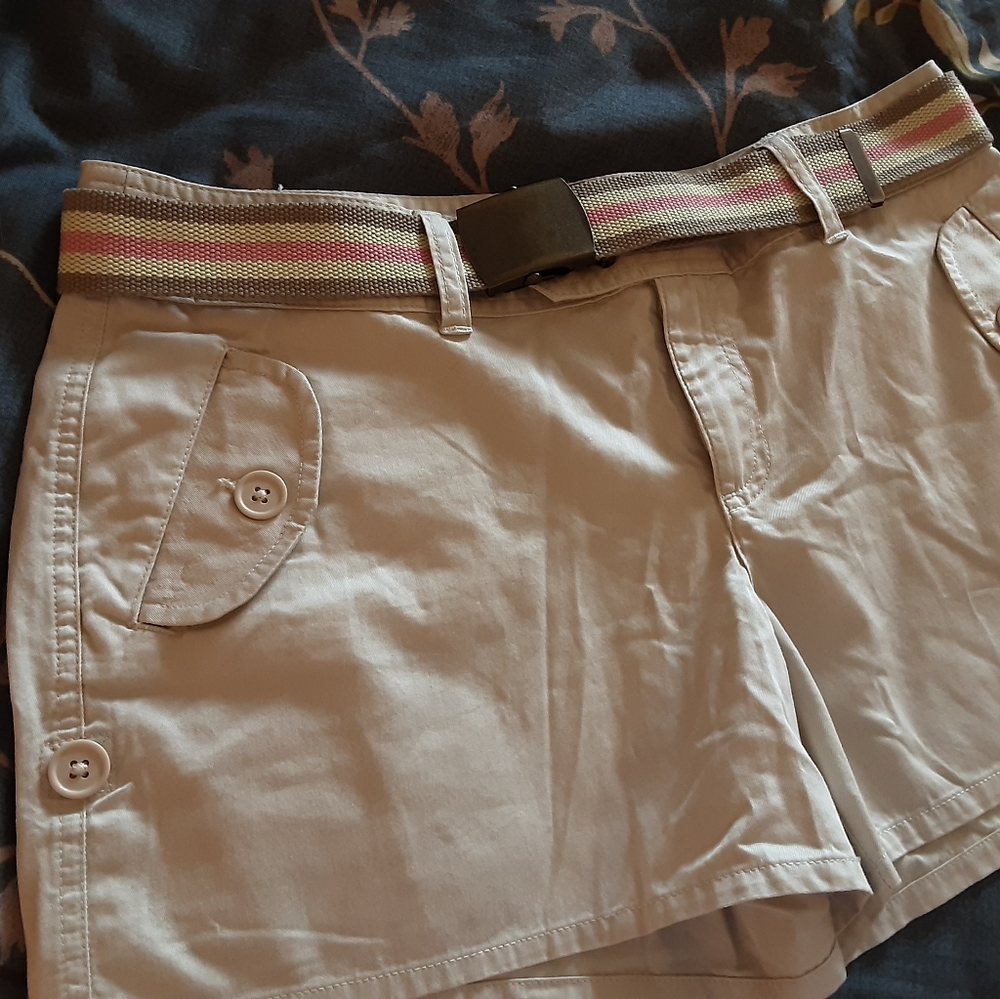 Moda Shorts - Picture 3 of 4